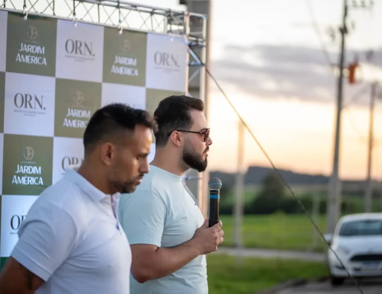 Diretores da ORN apresentando o Jardim América