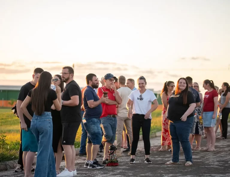 Convidados reunidos no lançamento do Jardim América