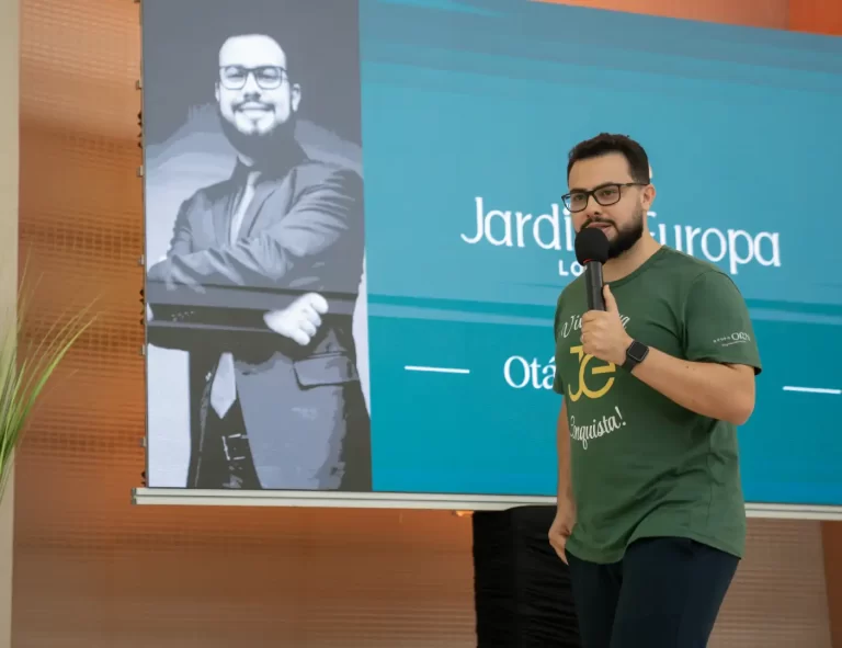 Diretor da ORN apresentando o empreendimento