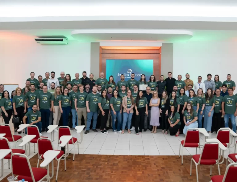 Equipe reunida no lançamento do Jardim Europa