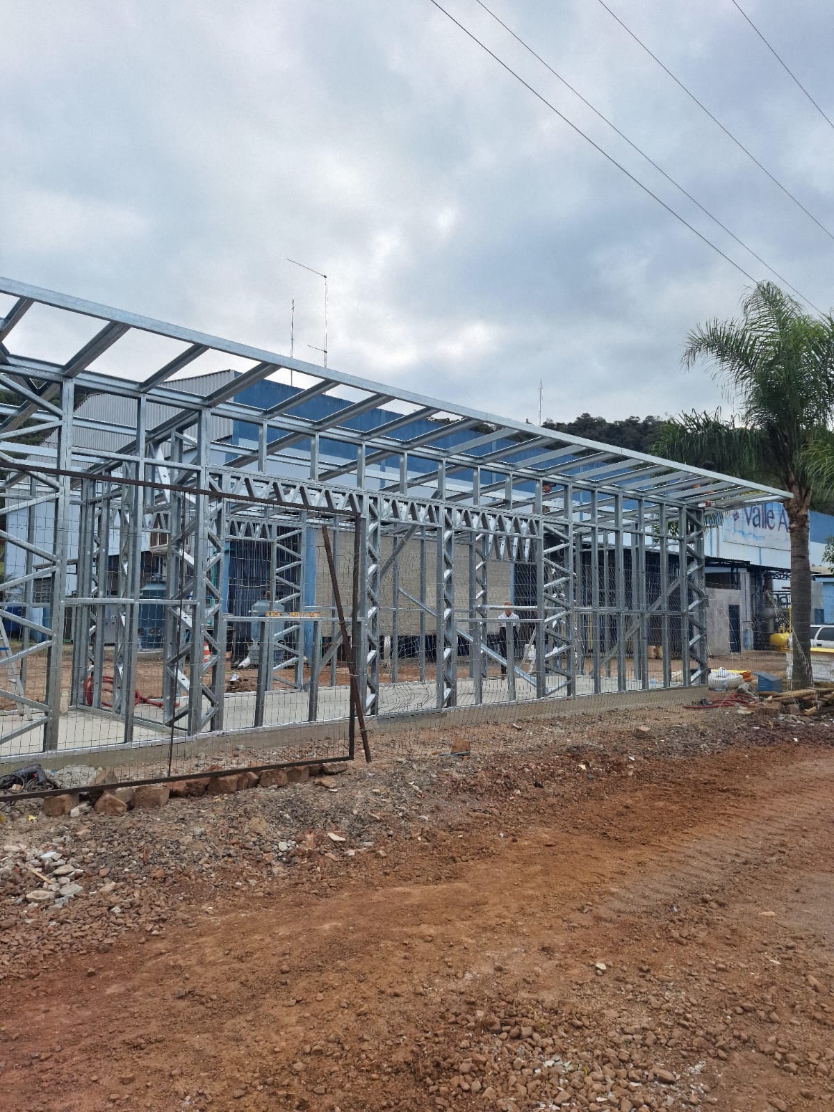 Estrutura em Steel Frame do novo ponto de venda em execução